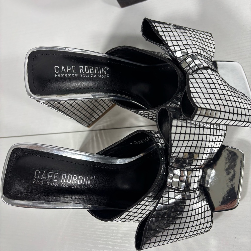 Cape Robbin Women's Disco Ball Black & Silver Grid Block Big Bow Heels Size 7.5 - Picture 8 of 10
